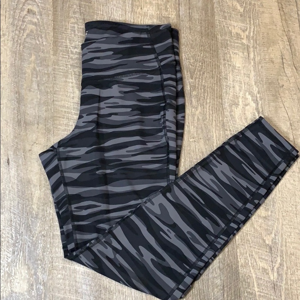 Old Navy Camo Legging. XL.